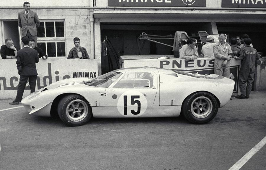  Ford GT40 (Mk I) 1965 года  (фото 2 из 66)